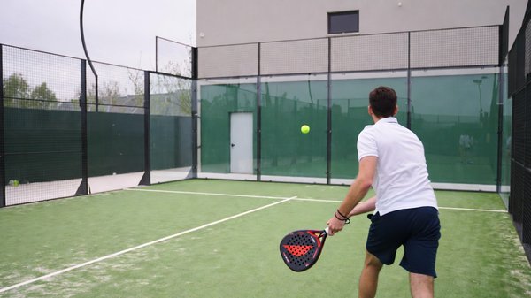 Progresser au Padel : pourquoi les cours sont indispensables pour passer un pap